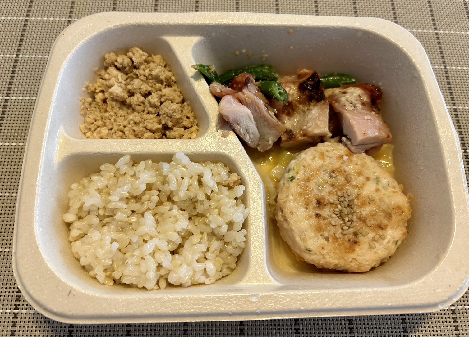 皮なし鶏もも肉塩麹グリルつくね照り焼き